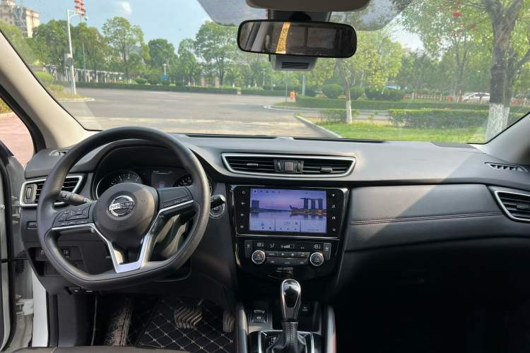 Used Nissan Qashqai 2022 2.0L CVT XV Smart Enjoyment Version Center Console