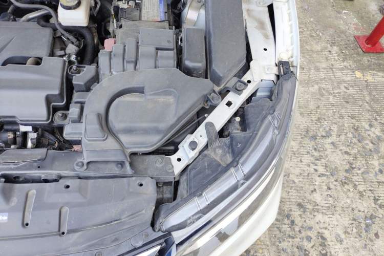 Used Nissan Qashqai 2022 2.0L CVT XV Premier Luxury Edition Engine Bay Left