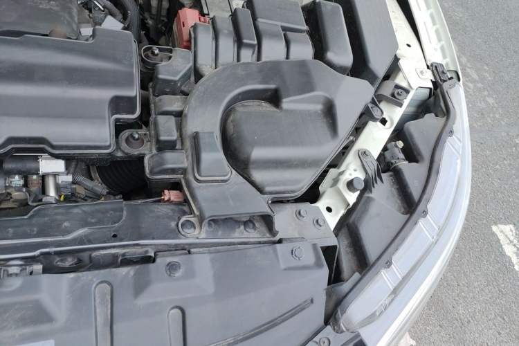 Used Nissan Qashqai 2022 2.0L CVT XV Premier Luxury Edition Engine Bay Left