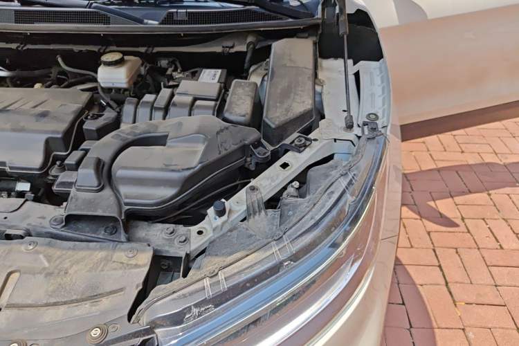 Used Nissan Qashqai 2022 2.0L CVT XV Premier Luxury Edition Engine Bay Left