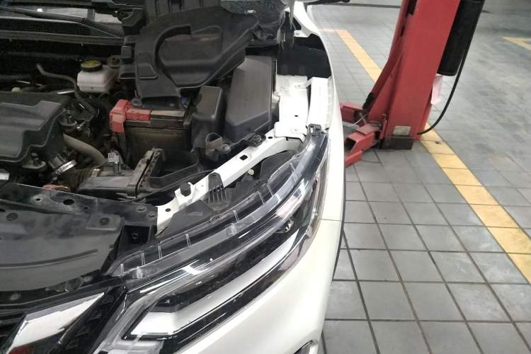 Used Nissan Qashqai 2022 2.0L CVT XV Premier Luxury Edition Engine Bay Left