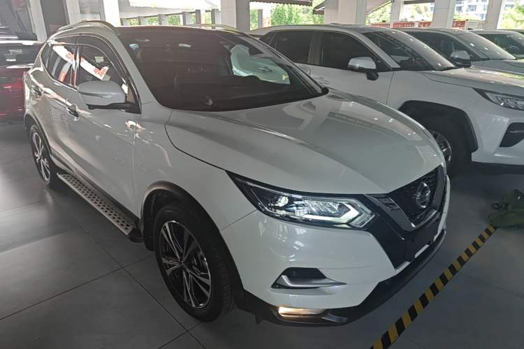 Used Nissan Qashqai 2022 2.0L CVT XV Premier Luxury Edition Front Right 45 Deg