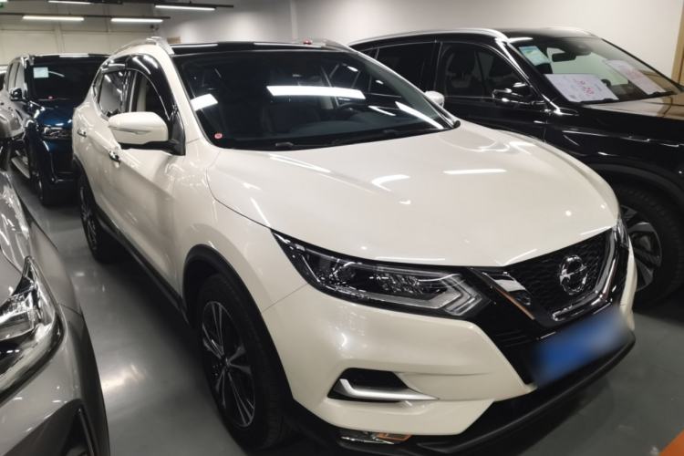 Used Nissan Qashqai 2022 2.0L CVT XV Premier Luxury Edition Front Right 45 Deg