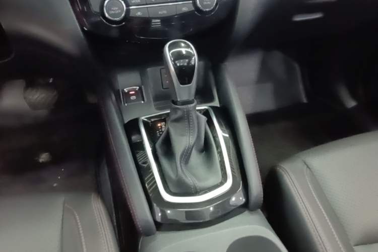 Used Nissan Qashqai 2022 2.0L CVT XV Premier Luxury Edition Gear Lever