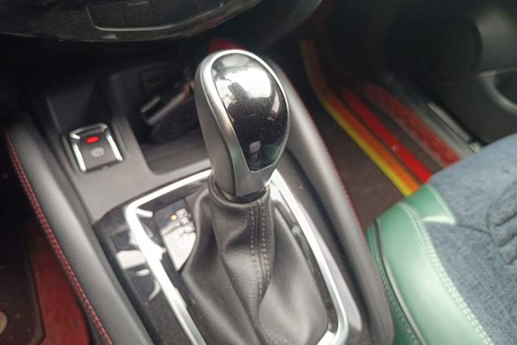 Used Nissan Qashqai 2022 2.0L CVT XV Premier Luxury Edition Gear Lever