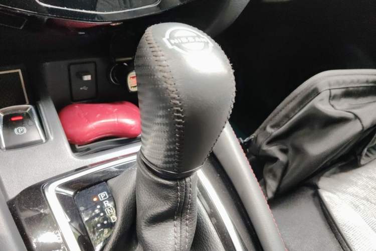 Used Nissan Qashqai 2022 2.0L CVT XV Premier Luxury Edition Gear Lever