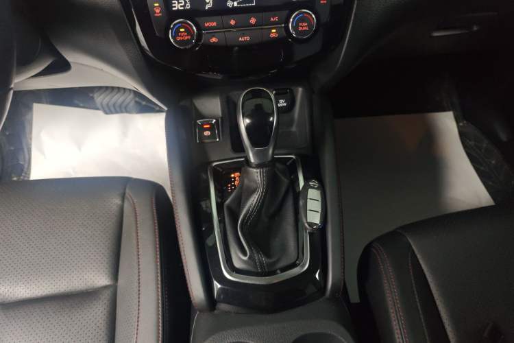 Used Nissan Qashqai 2022 2.0L CVT XV Premier Luxury Edition Gear Lever