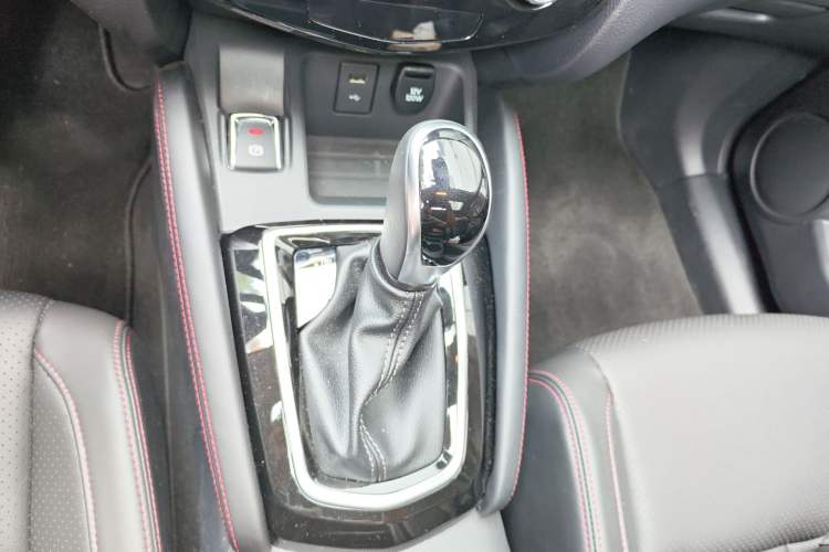 Used Nissan Qashqai 2022 2.0L CVT XV Premier Luxury Edition Gear Lever