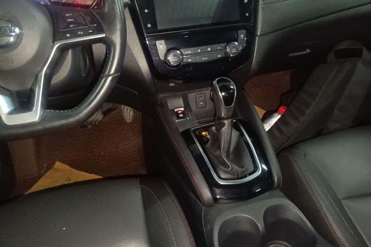 Used Nissan Qashqai 2022 2.0L CVT XV Premier Luxury Edition Gear Lever