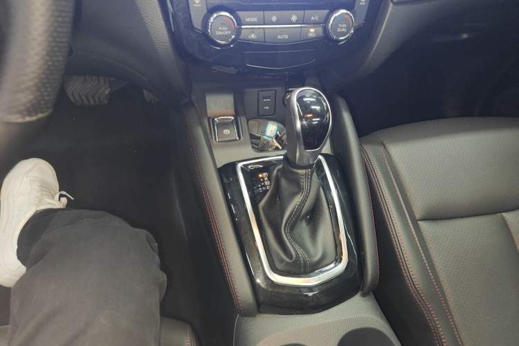 Used Nissan Qashqai 2022 2.0L CVT XV Premier Luxury Edition Gear Lever