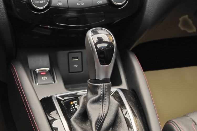 Used Nissan Qashqai 2022 2.0L CVT XV Premier Luxury Edition Gear Lever