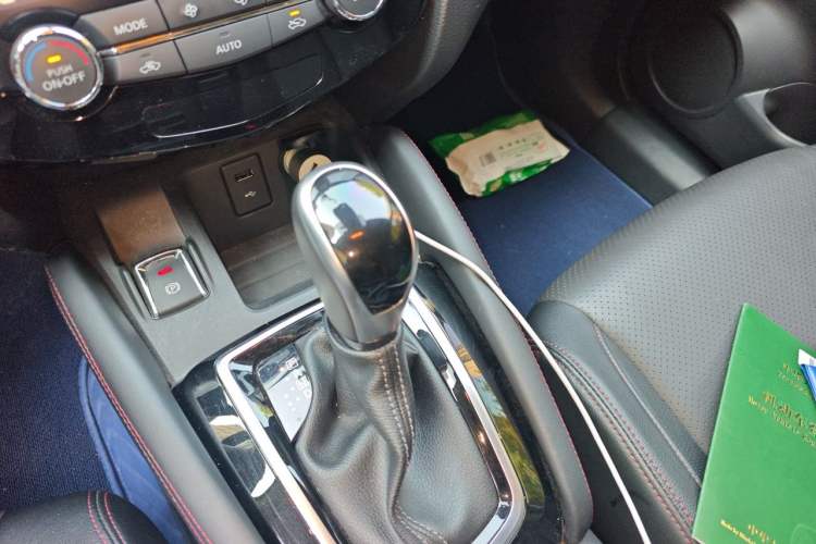 Used Nissan Qashqai 2022 2.0L CVT XV Premier Luxury Edition Gear Lever