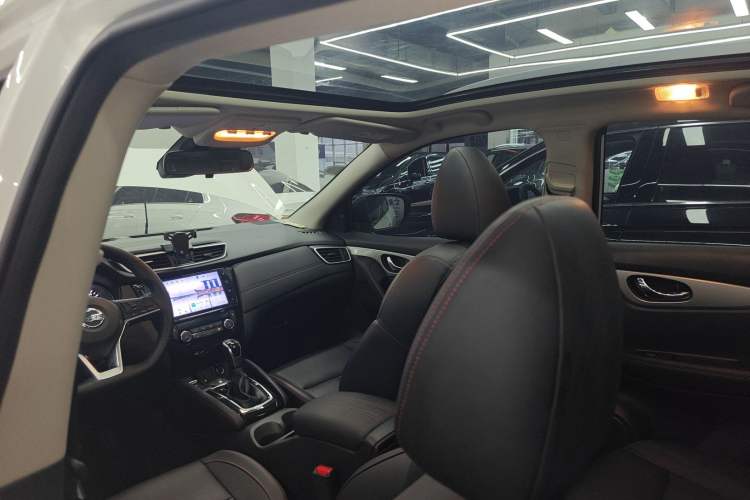 Used Nissan Qashqai 2022 2.0L CVT XV Premier Luxury Edition Headliner