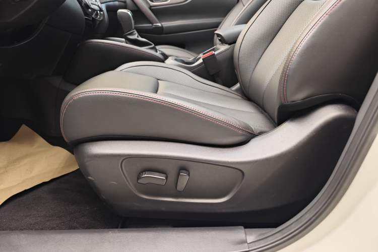 Used Nissan Qashqai 2022 2.0L CVT XV Premier Luxury Edition Interior 10