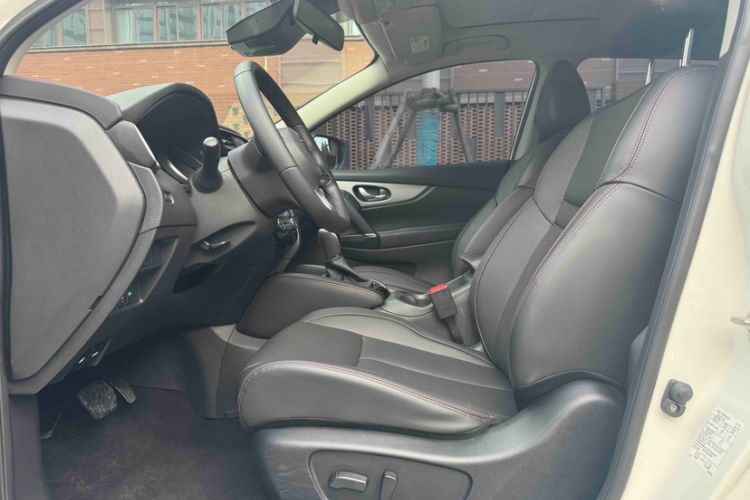 Used Nissan Qashqai 2022 2.0L CVT XV Premier Luxury Edition Interior 2