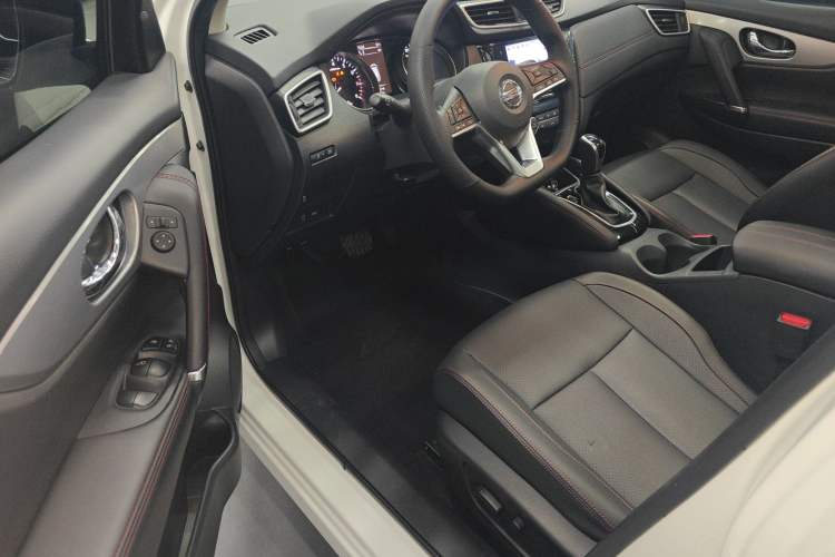 Used Nissan Qashqai 2022 2.0L CVT XV Premier Luxury Edition Interior 3