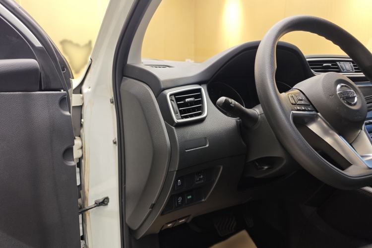 Used Nissan Qashqai 2022 2.0L CVT XV Smart Enjoyment Version Interior 4