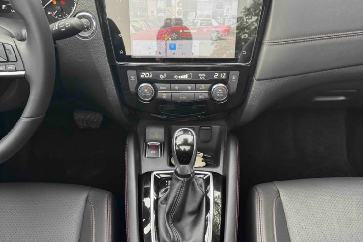 Used Nissan Qashqai 2022 2.0L CVT XV Premier Luxury Edition Interior 4