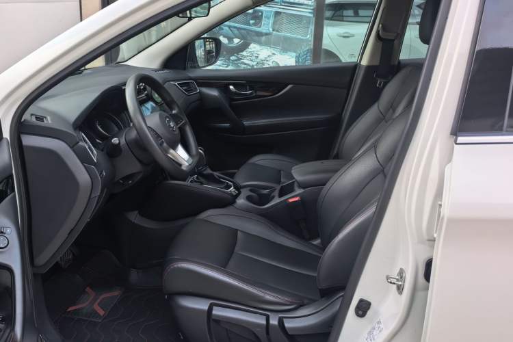 Used Nissan Qashqai 2022 2.0L CVT XV Smart Enjoyment Version Interior 4