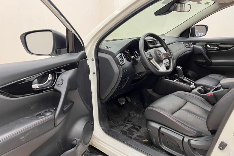 Used Nissan Qashqai 2022 2.0L CVT XV Smart Enjoyment Version Interior 5