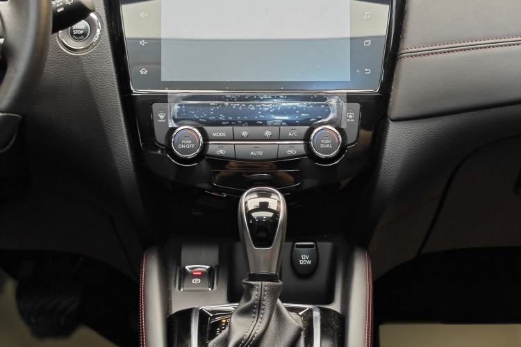 Used Nissan Qashqai 2022 2.0L CVT XV Premier Luxury Edition Interior 7