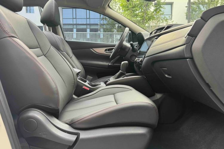 Used Nissan Qashqai 2022 2.0L CVT XV Premier Luxury Edition Interior 8