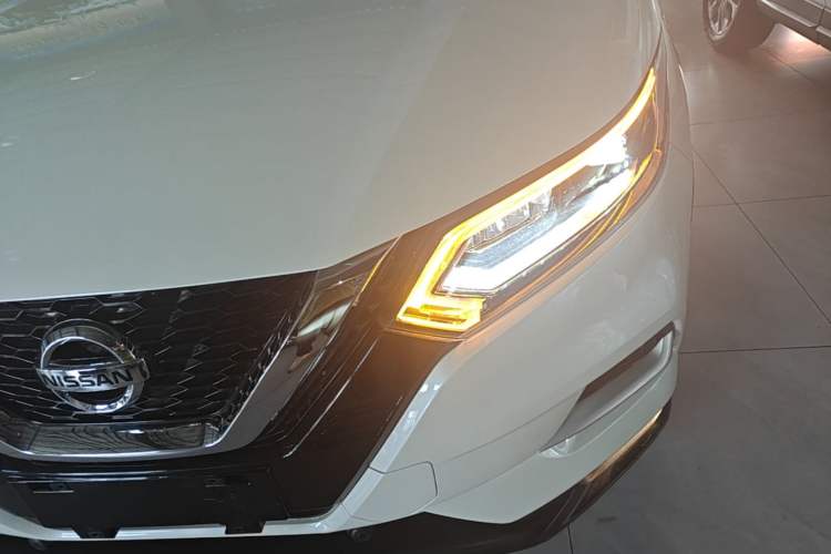 Used Nissan Qashqai 2022 2.0L CVT XV Premier Luxury Edition Left Front Headlight