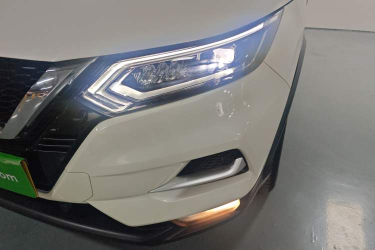 Used Nissan Qashqai 2022 2.0L CVT XV Premier Luxury Edition Left Front Headlight