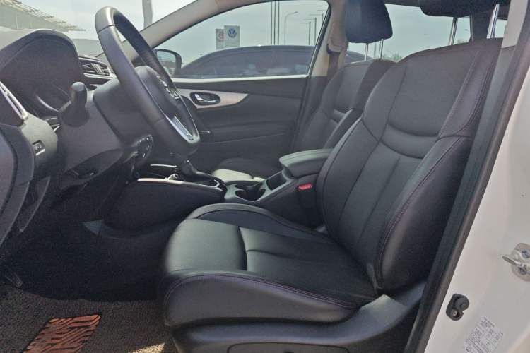 Used Nissan Qashqai 2022 2.0L CVT XV Premier Luxury Edition Left Front Seat