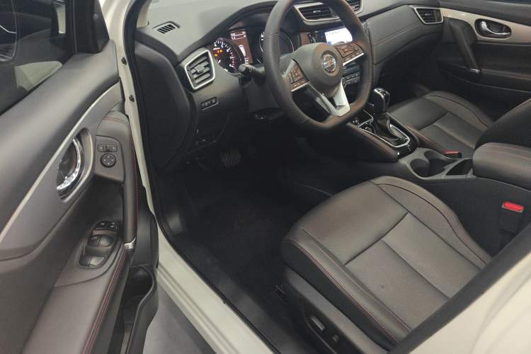 Used Nissan Qashqai 2022 2.0L CVT XV Premier Luxury Edition Left Front Seat