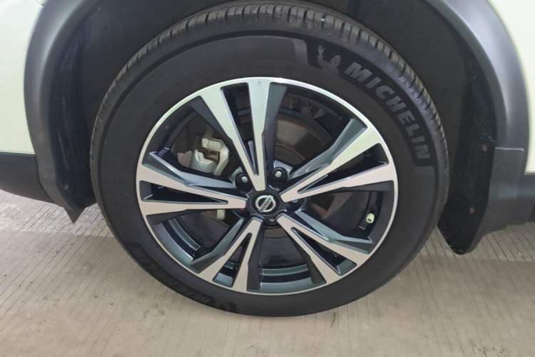 Used Nissan Qashqai 2022 2.0L CVT XV Premier Luxury Edition Left Front Wheel Hub