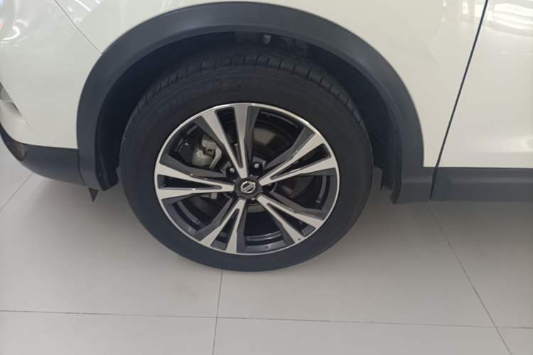 Used Nissan Qashqai 2022 2.0L CVT XV Premier Luxury Edition Left Front Wheel Hub