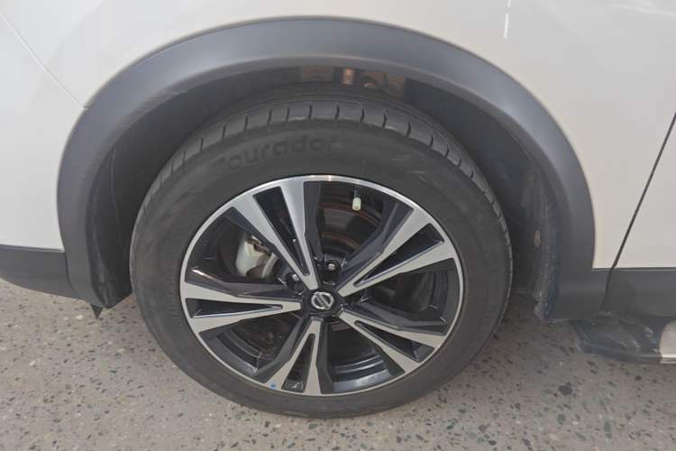 Used Nissan Qashqai 2022 2.0L CVT XV Premier Luxury Edition Left Front Wheel Hub