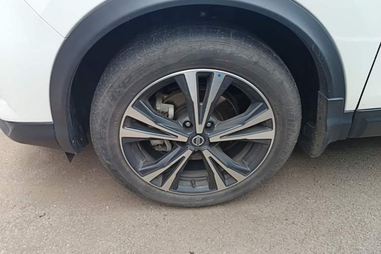 Used Nissan Qashqai 2022 2.0L CVT XV Premier Luxury Edition Left Front Wheel Hub