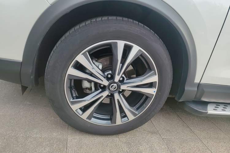 Used Nissan Qashqai 2022 2.0L CVT XV Premier Luxury Edition Left Front Wheel Hub