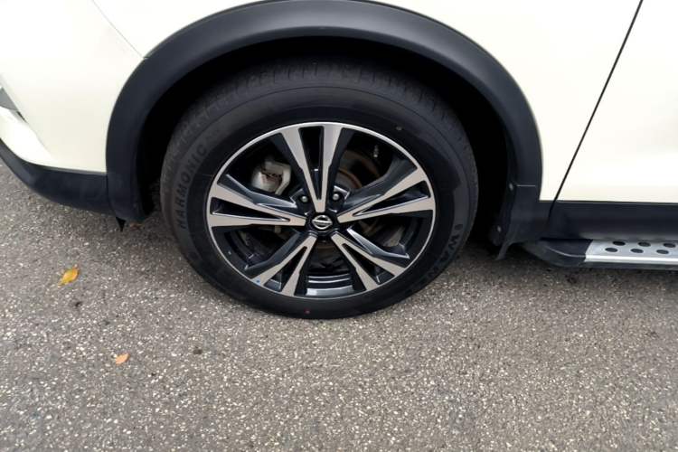 Used Nissan Qashqai 2022 2.0L CVT XV Premier Luxury Edition Left Front Wheel Hub
