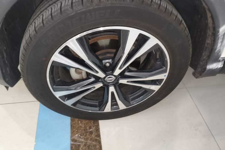 Used Nissan Qashqai 2022 2.0L CVT XV Premier Luxury Edition Left Front Wheel Hub