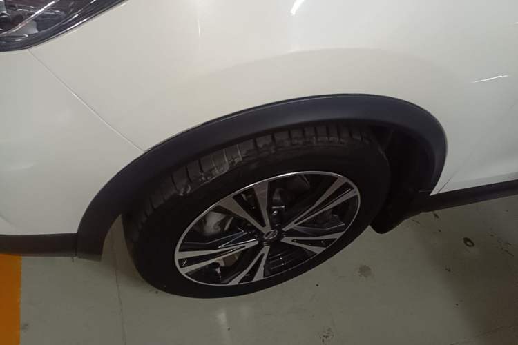 Used Nissan Qashqai 2022 2.0L CVT XV Premier Luxury Edition Left Front Wheel Hub