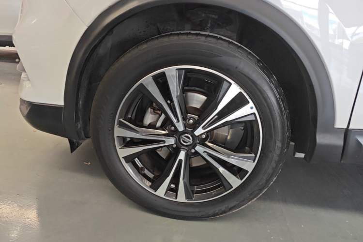 Used Nissan Qashqai 2022 2.0L CVT XV Premier Luxury Edition Left Front Wheel Hub