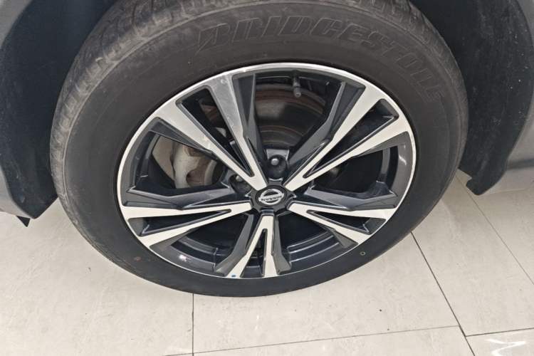 Used Nissan Qashqai 2022 2.0L CVT XV Premier Luxury Edition Left Front Wheel Hub
