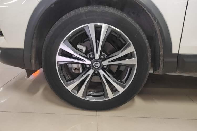 Used Nissan Qashqai 2022 2.0L CVT XV Premier Luxury Edition Left Front Wheel Hub