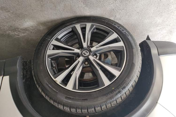 Used Nissan Qashqai 2022 2.0L CVT XV Premier Luxury Edition Left Front Wheel Hub