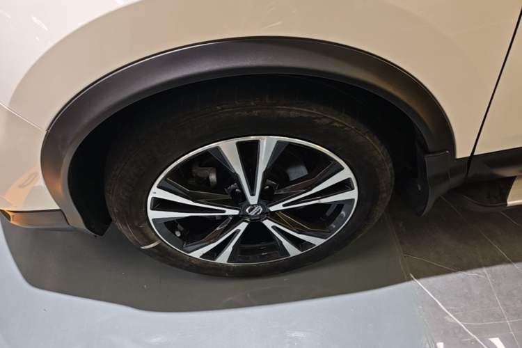 Used Nissan Qashqai 2022 2.0L CVT XV Premier Luxury Edition Left Front Wheel Hub