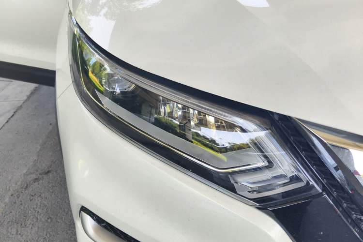 Used Nissan Qashqai 2022 2.0L CVT XV Premier Luxury Edition Right Front Headlight