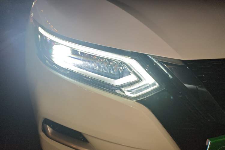 Used Nissan Qashqai 2022 2.0L CVT XV Premier Luxury Edition Right Front Headlight