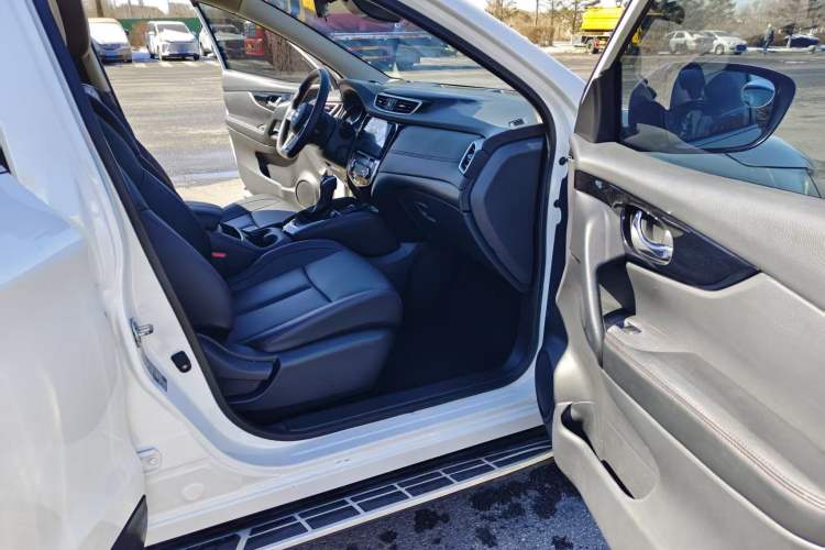 Used Nissan Qashqai 2022 2.0L CVT XV Smart Enjoyment Version Right Front Seat
