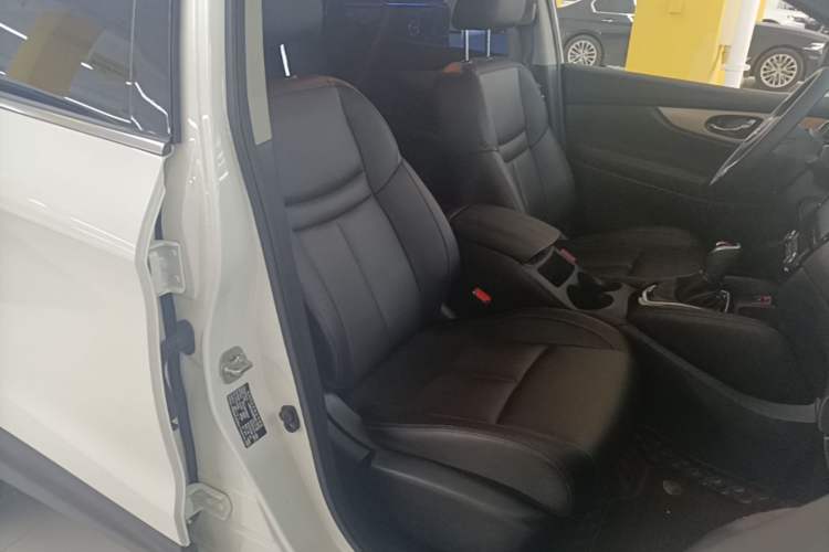 Used Nissan Qashqai 2022 2.0L CVT XV Premier Luxury Edition Right Front Seat