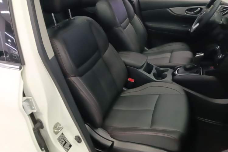 Used Nissan Qashqai 2022 2.0L CVT XV Premier Luxury Edition Right Front Seat