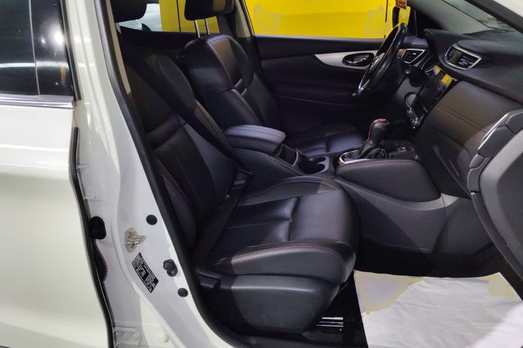 Used Nissan Qashqai 2022 2.0L CVT XV Premier Luxury Edition Right Front Seat