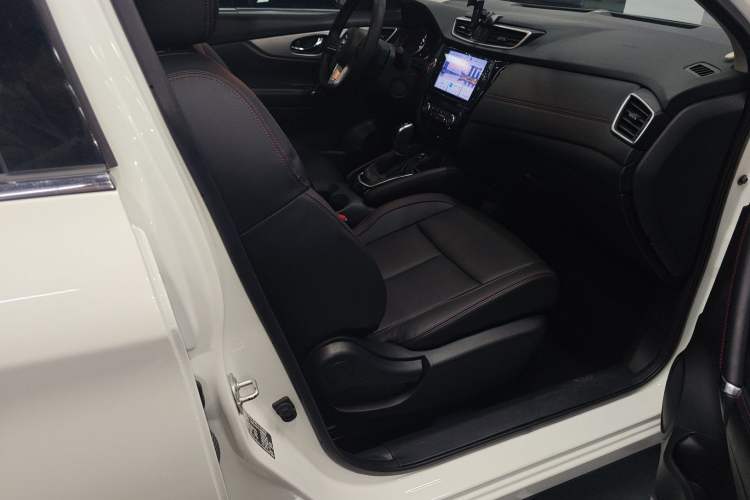Used Nissan Qashqai 2022 2.0L CVT XV Premier Luxury Edition Right Front Seat